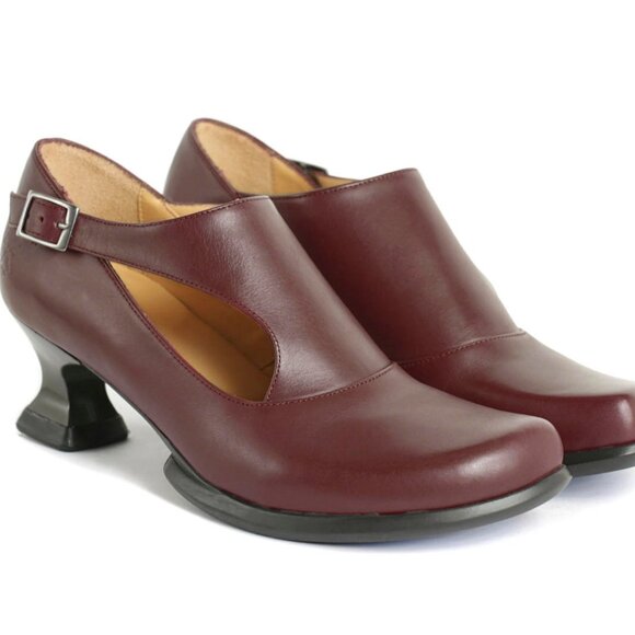 John Fluevog Shoes - John Fluevog Gracias Wearever Side Buckle Shoes w' Cutout in Cherry Size 9